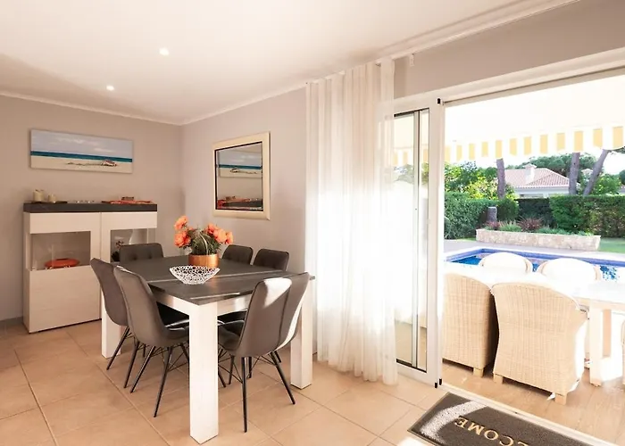 Louanna Вилла *