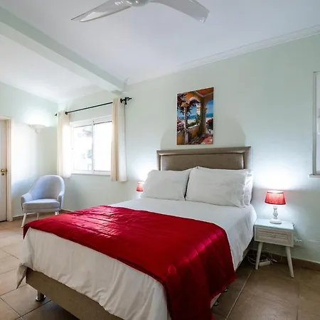 Louanna וילה וילהמורה